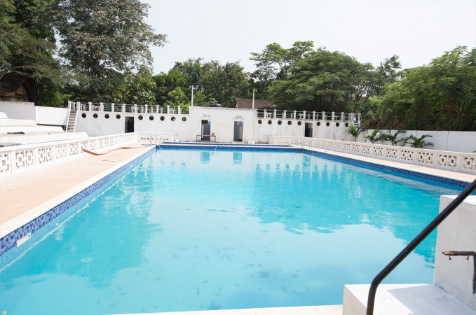 Access to swimming pool